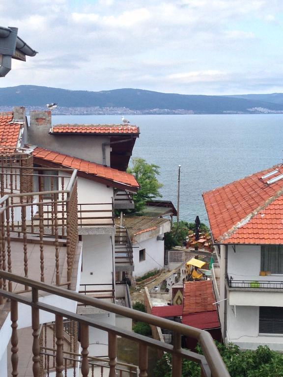 Gloria House Гостьовий будинок Несебир