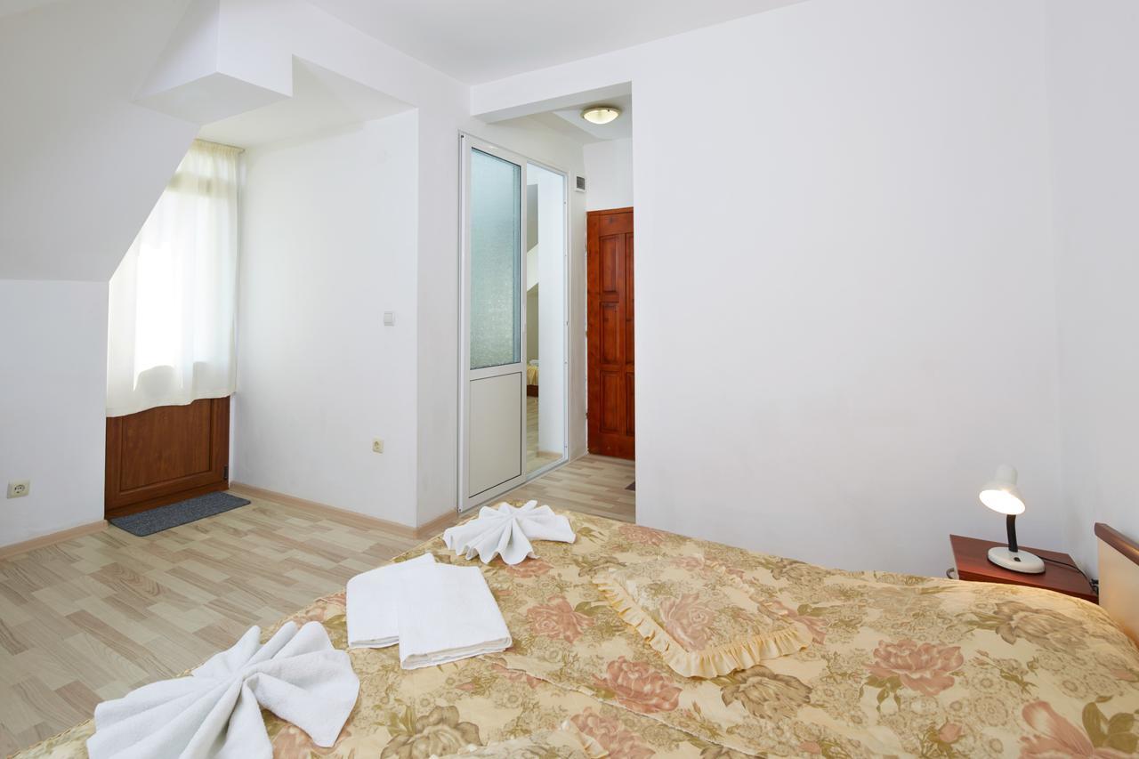 Gloria House 2*